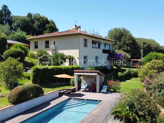 Maison 7 pièces 197 m²