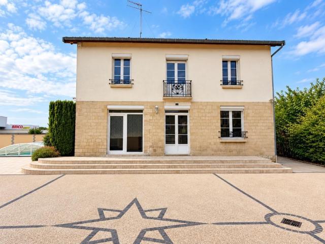 Maison 7 pièces 198 m²