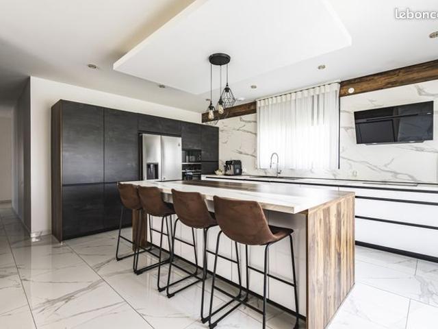 Maison 7 pièces 199 m²
