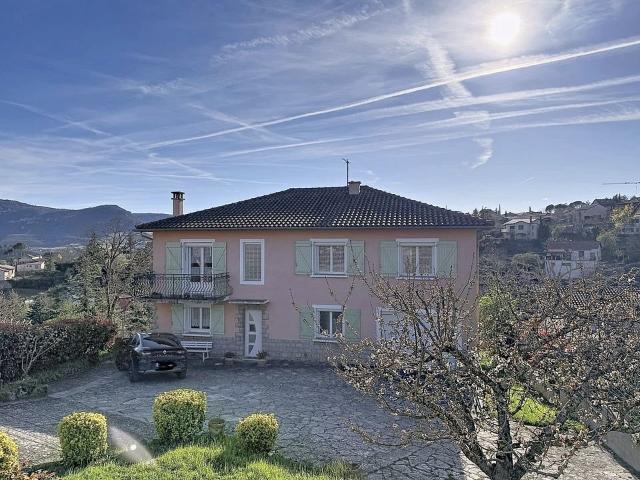 Maison 7 pièces 190 m²
