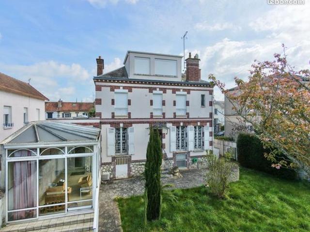 Maison 7 pièces 190 m²