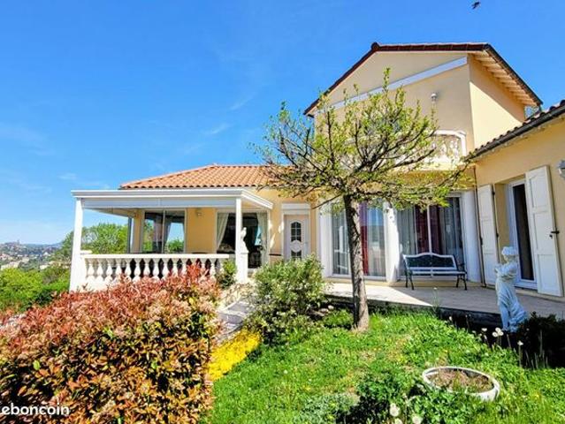 Maison 7 pièces 190 m²