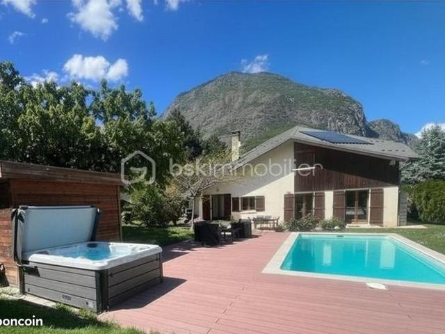 Maison 7 pièces 191 m²