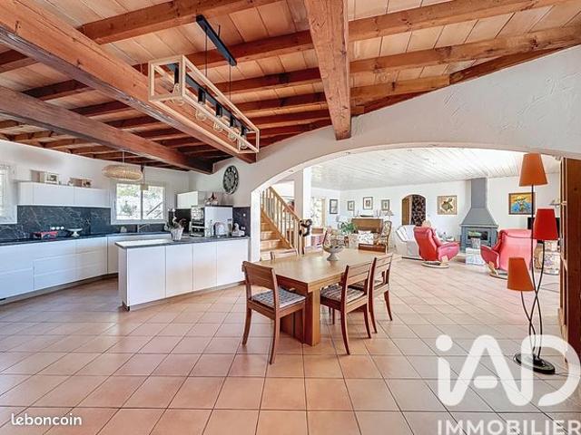 Propriété 7 pièces 193 m²
