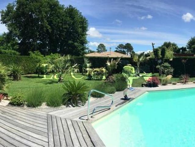Maison 7 pièces 1 260 m²