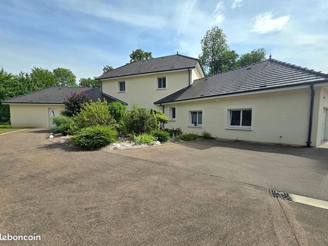 Maison 7 pièces 204 m²