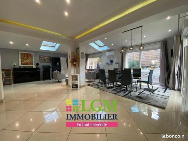 Maison 7 pièces 204 m²