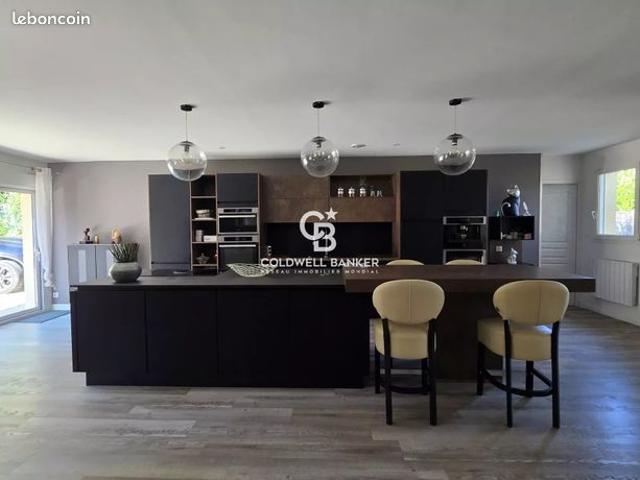 Maison 7 pièces 204 m²
