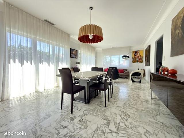 Maison 7 pièces 204 m²