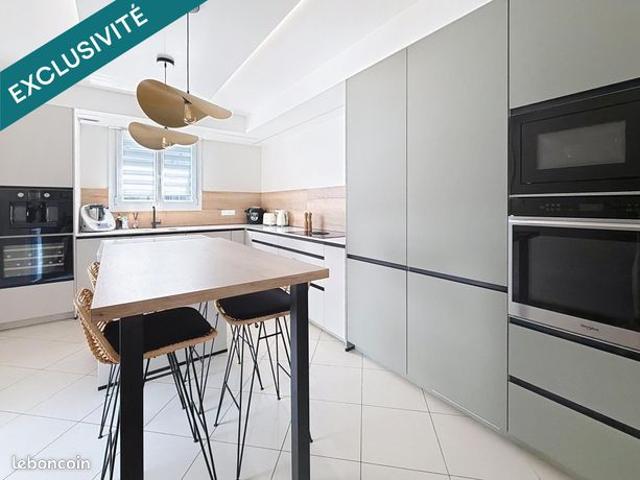 Maison 7 pièces 205 m²