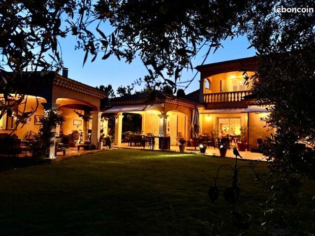 Maison 7 pièces 205 m²