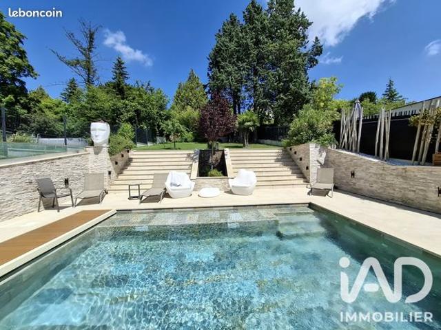 Maison 7 pièces 205 m²