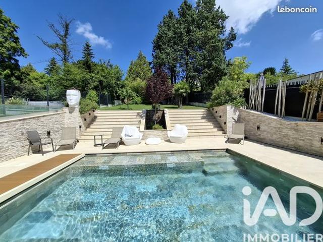 Maison 7 pièces 205 m²