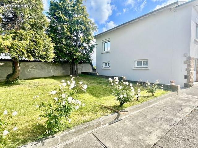 Maison 7 pièces 205 m²