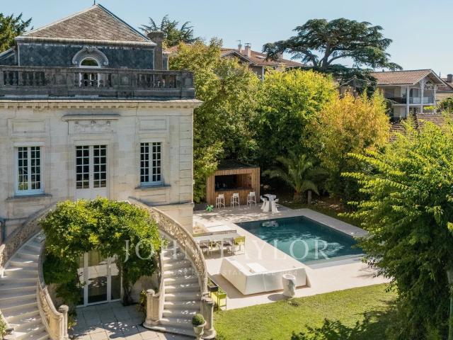 Maison 7 pièces 264 m²