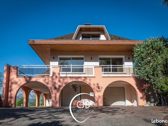 Maison 7 pièces 205 m²