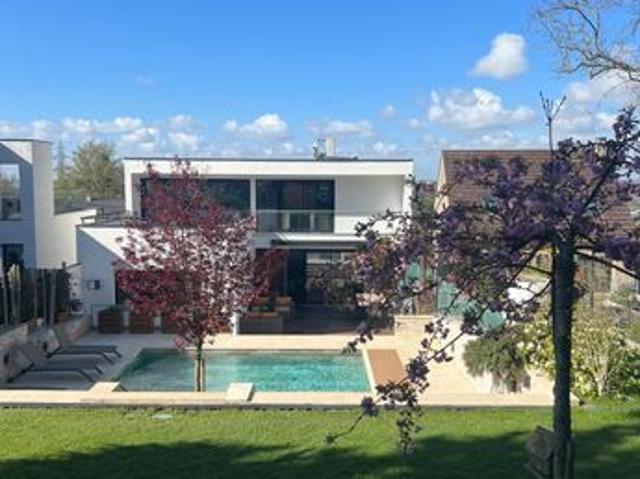 Maison 7 pièces 205 m²