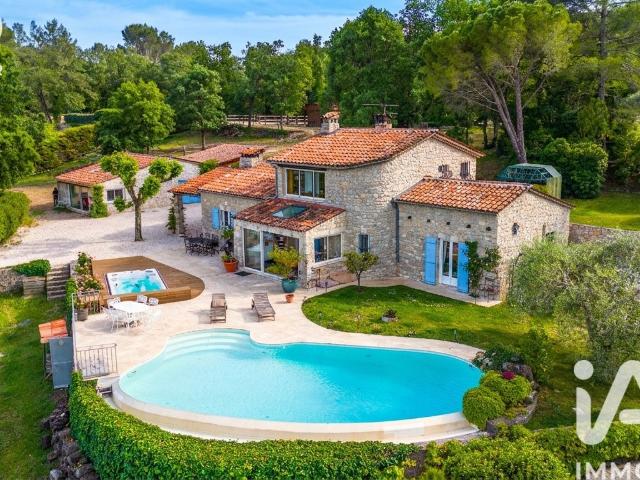 Maison 7 pièces 205 m²