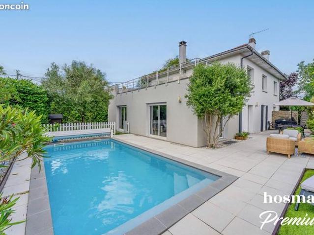 Maison 7 pièces 205 m²
