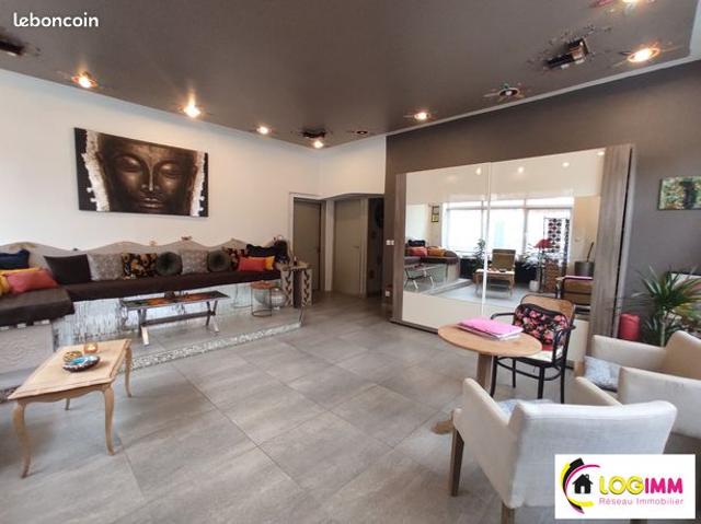 Maison 7 pièces 205 m²