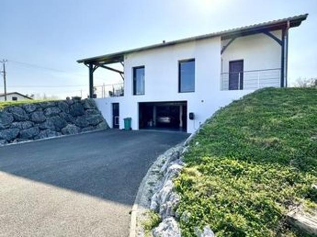 Maison 7 pièces 205 m²