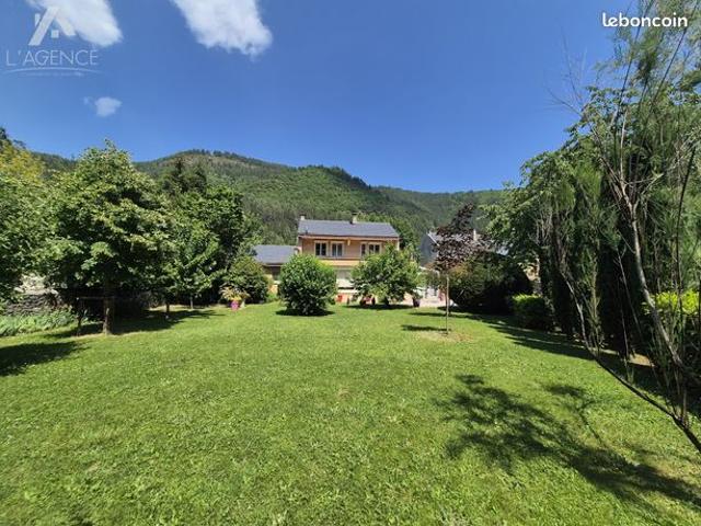 Maison 7 pièces 205 m²