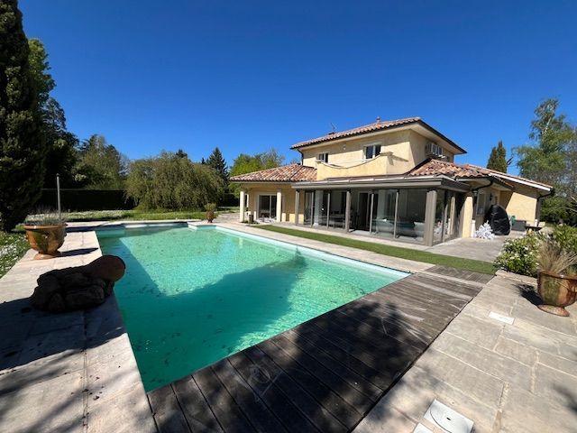 Maison 7 pièces 206 m²