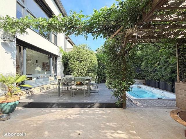 Maison 7 pièces 206 m²