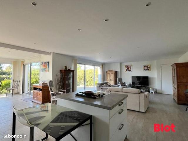 Maison 7 pièces 206 m²