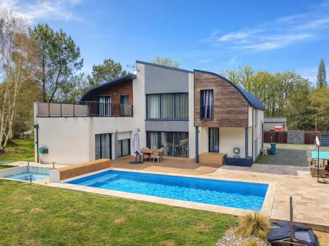 Maison 7 pièces 206 m²