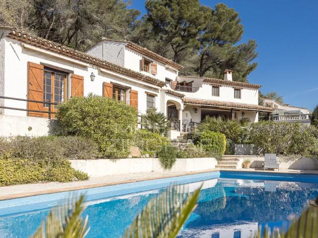 Maison 7 pièces 207 m²