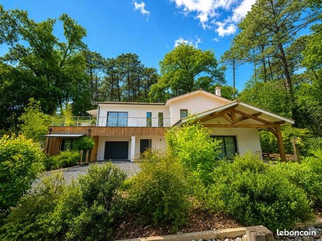 Maison 7 pièces 207 m²
