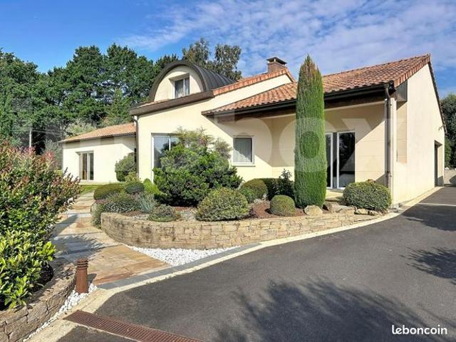 Maison 7 pièces 207 m²