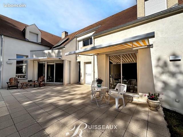 Maison 7 pièces 207 m²