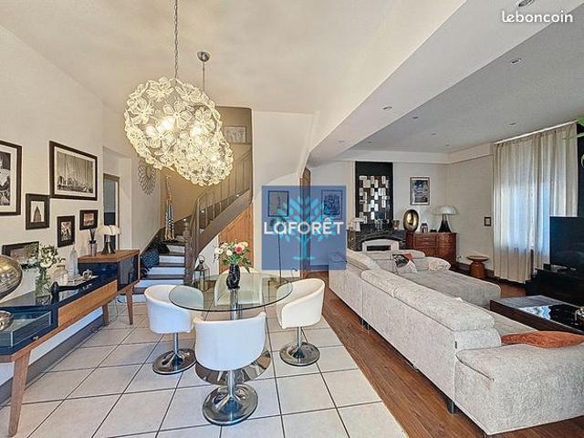 Maison 7 pièces 208 m²