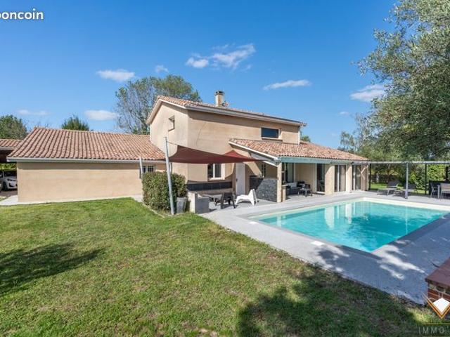 Maison 7 pièces 208 m²