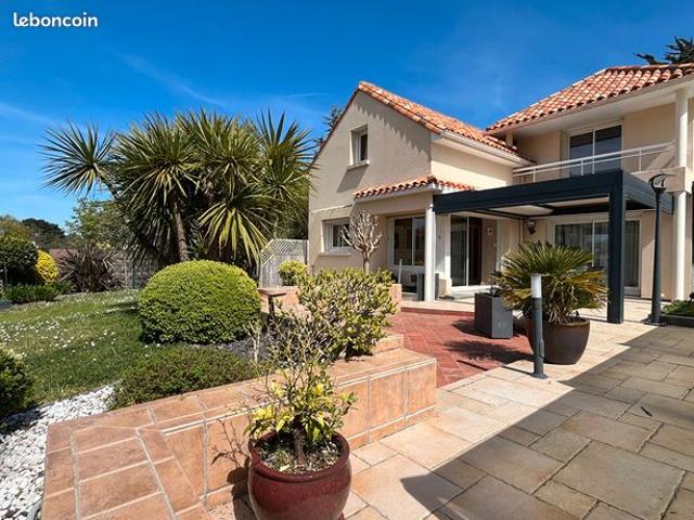 Maison 7 pièces 208 m²
