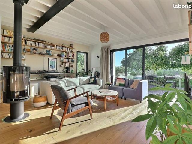 Propriété 7 pièces 208 m²
