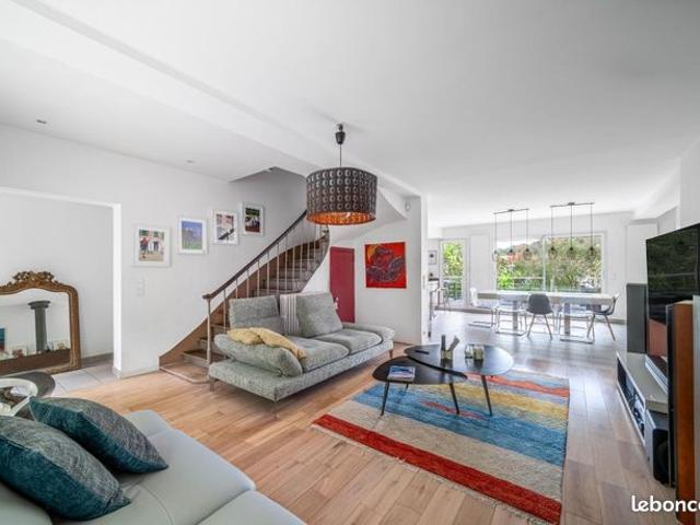 Maison 7 pièces 208 m²