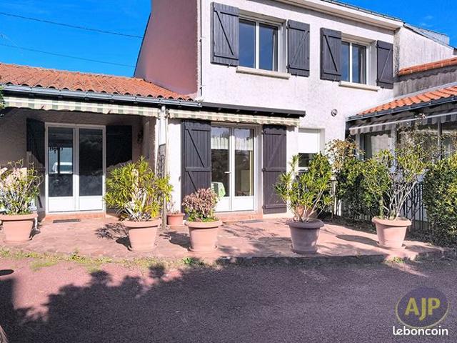 Maison 7 pièces 208 m²