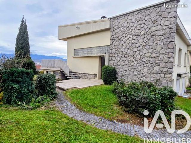 Maison 7 pièces 209 m²