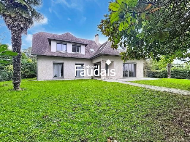 Maison 7 pièces 209 m²