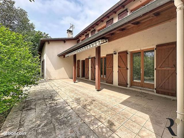 Maison 7 pièces 209 m²