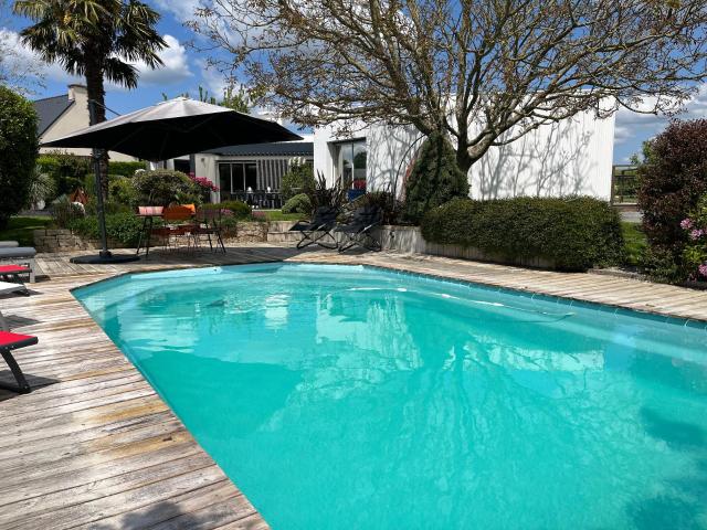 Maison contemporaine de plain pied avec piscine — Arradon, à 10 min de Vannes