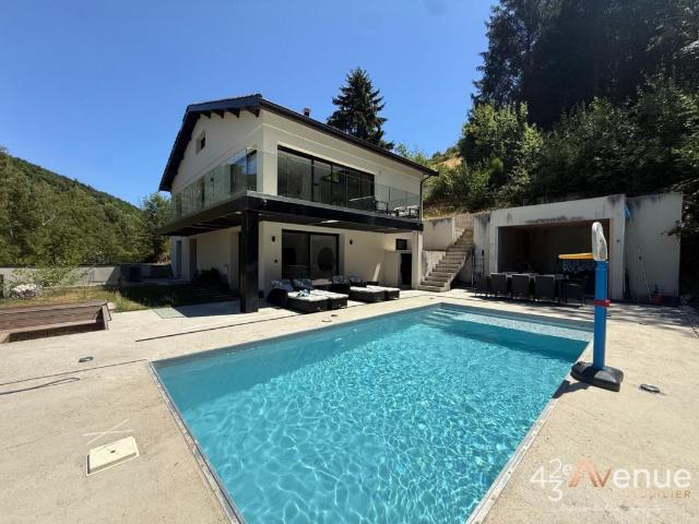 Maison 7 pièces 200 m²