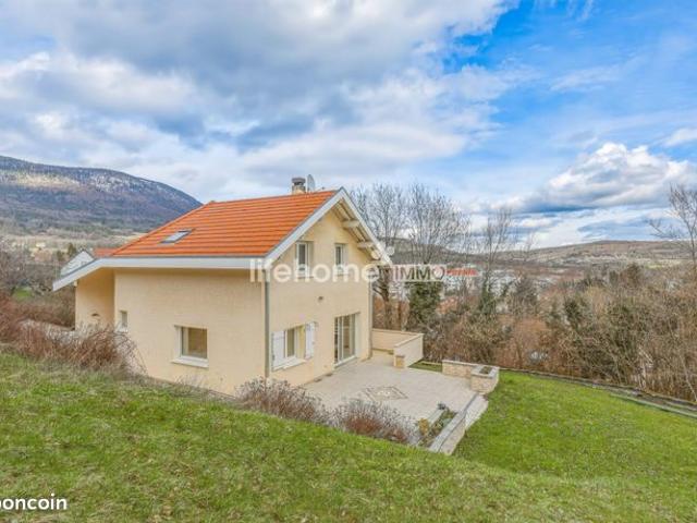 Maison 7 pièces 200 m²