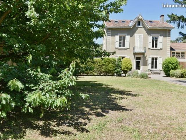 Maison 7 pièces 200 m²