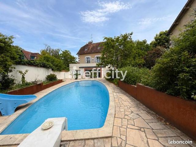 Maison 7 pièces 200 m²