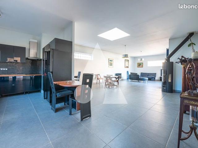 Maison 7 pièces 200 m²