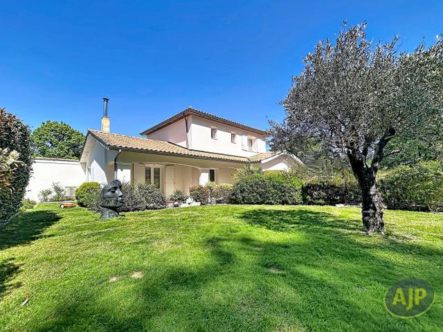 Maison 7 pièces 200 m²